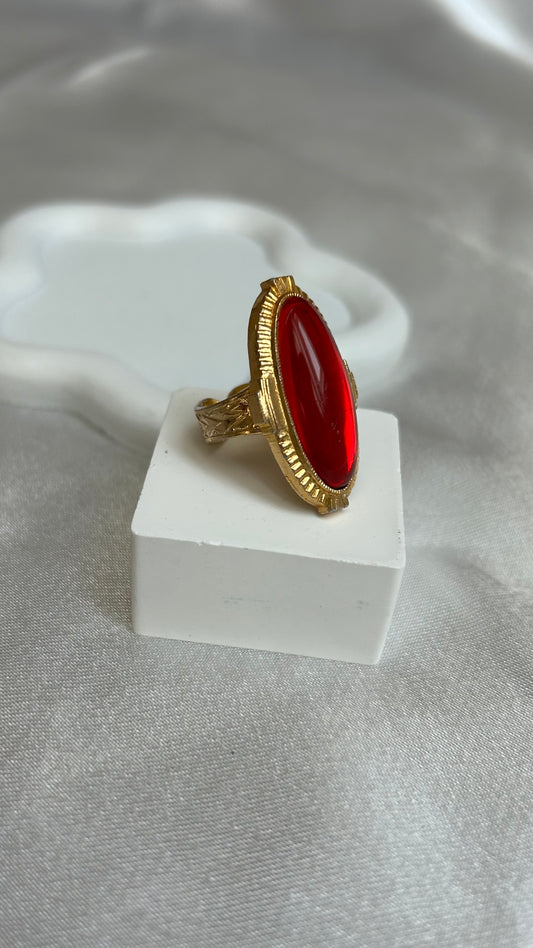 Bague vintage doré et grosse pierre rouge ovale, taille ajustable