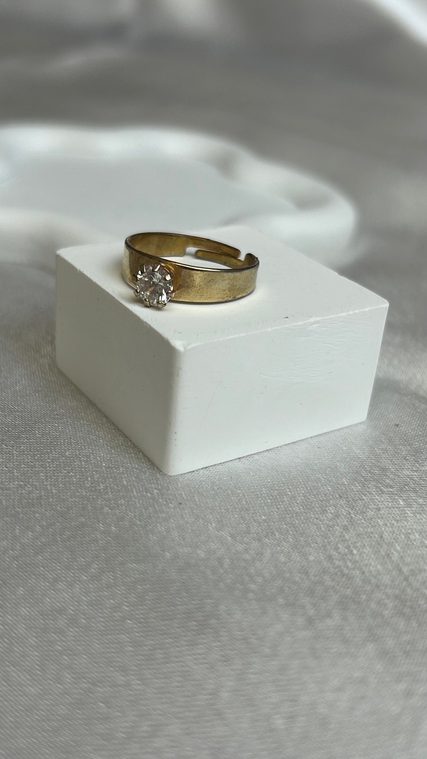 Bague vintage doré ajustable et gros strass