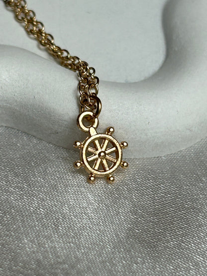 Pendentif doré volant de bateau