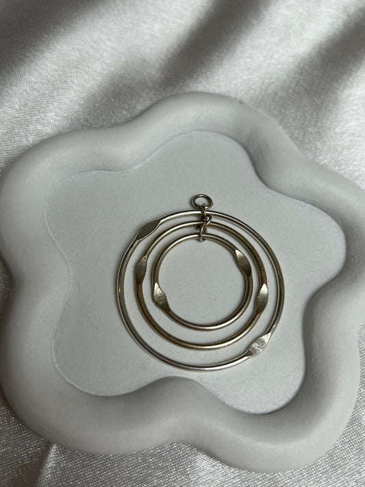 Pendentif vintage argenté 3 cercles atypique