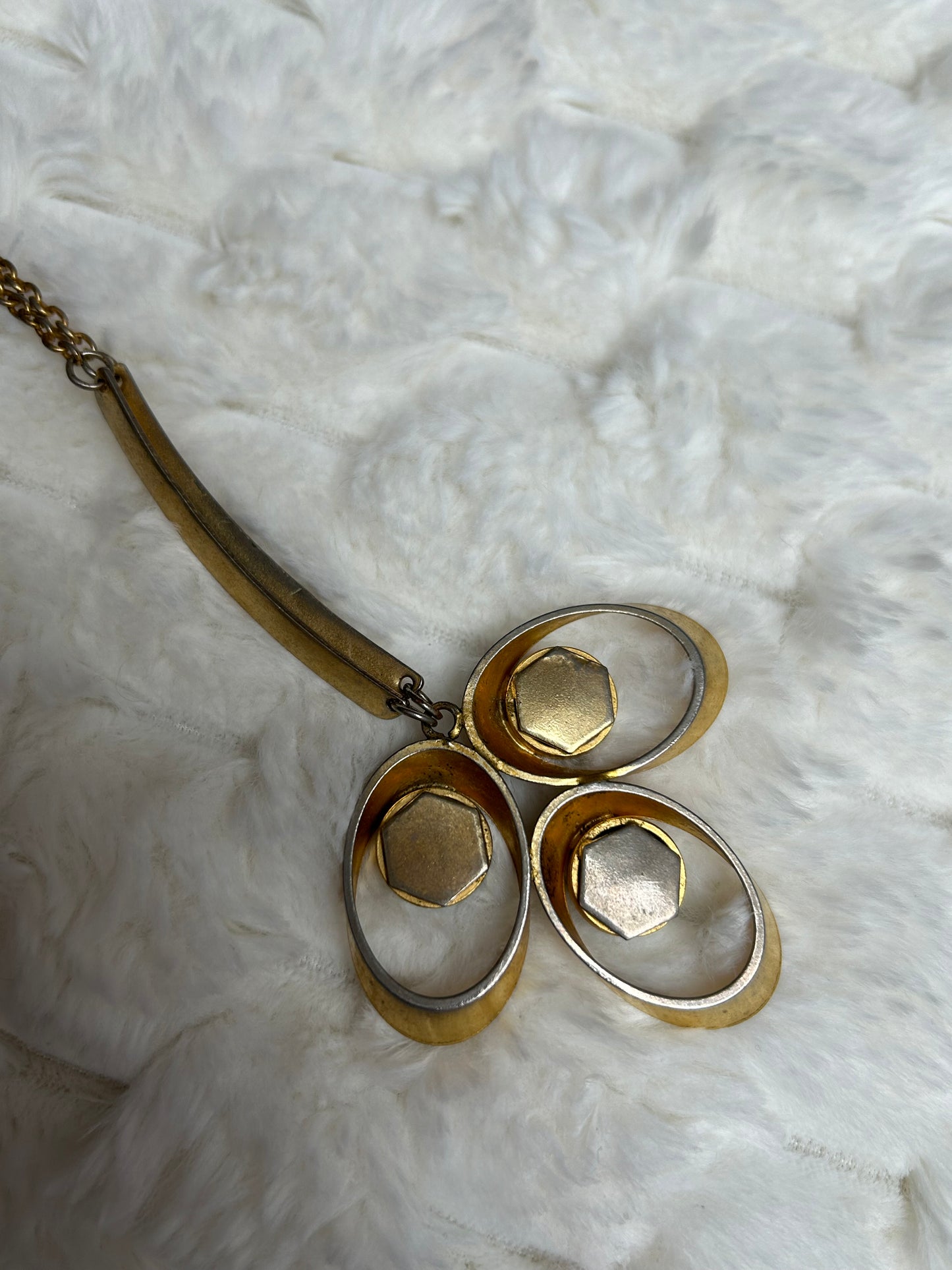 Jolie collier vintage fantaisie doré et pierre turquoise