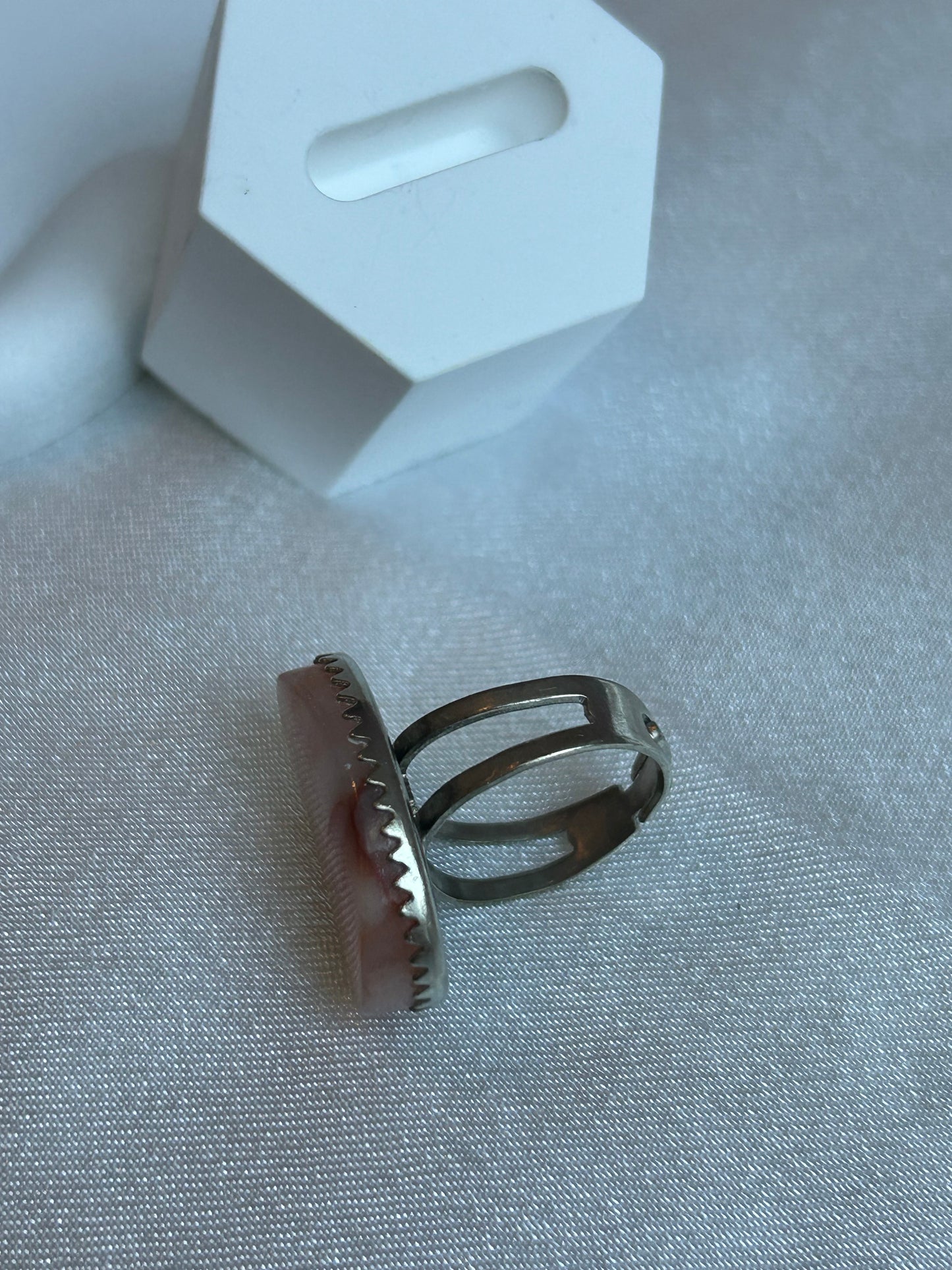 Bague vintage taille ajustable et pierre marbrée rose