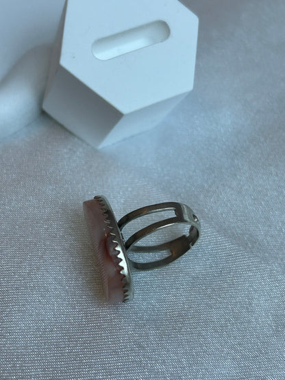 Bague vintage taille ajustable et pierre marbrée rose