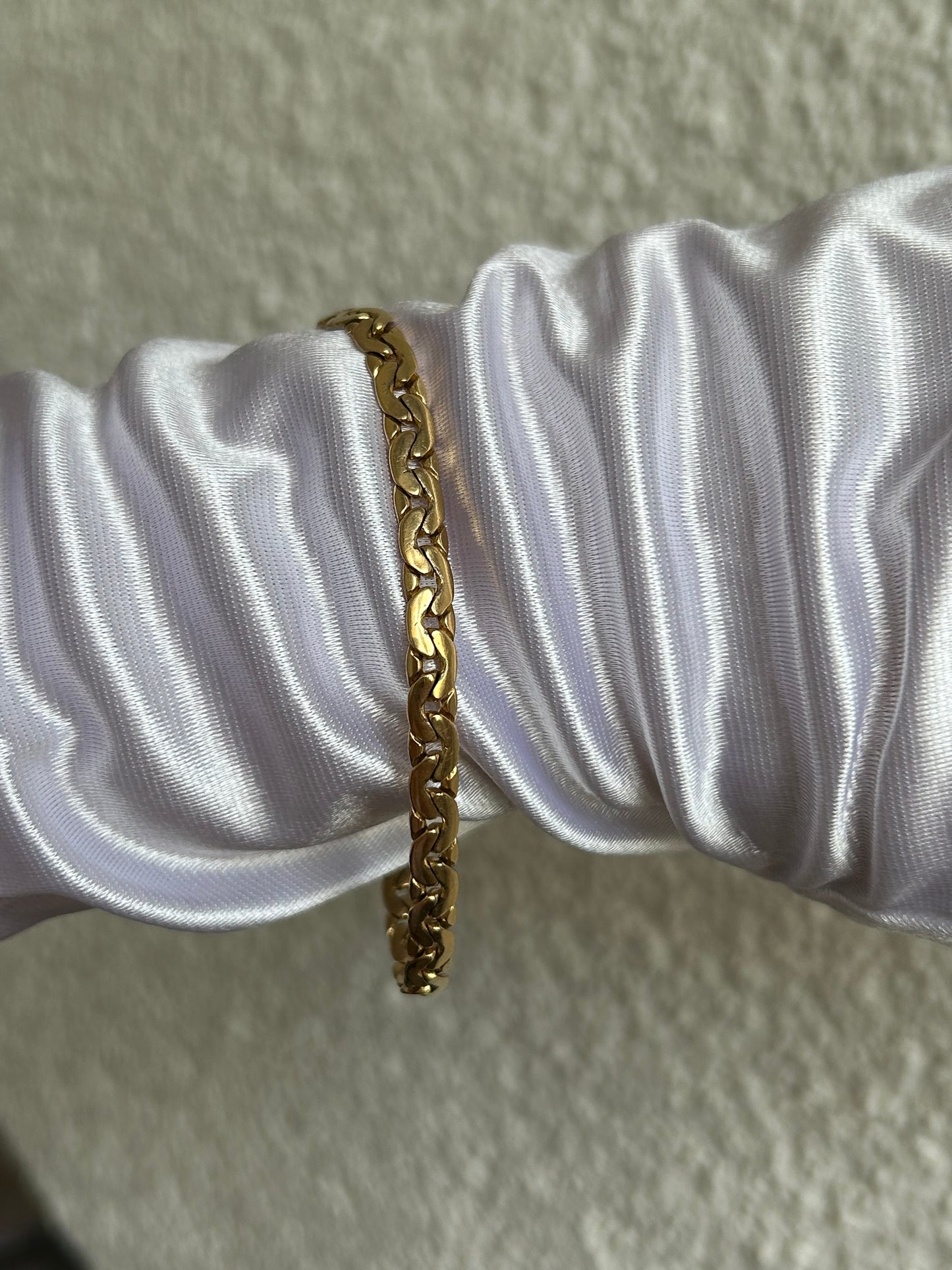 Splendide bracelet maille plates plaqué or d’occasion