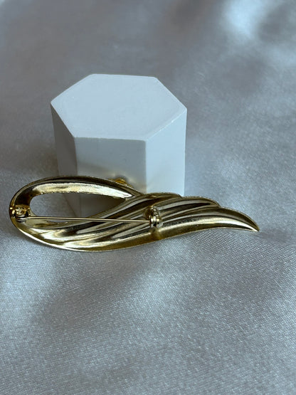 Broche vintage doré à strass goutte