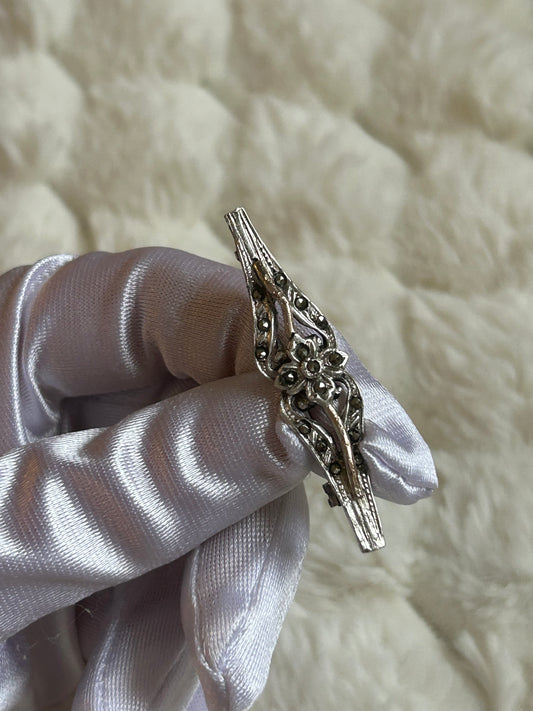Broche en argent vintage et strass gris
