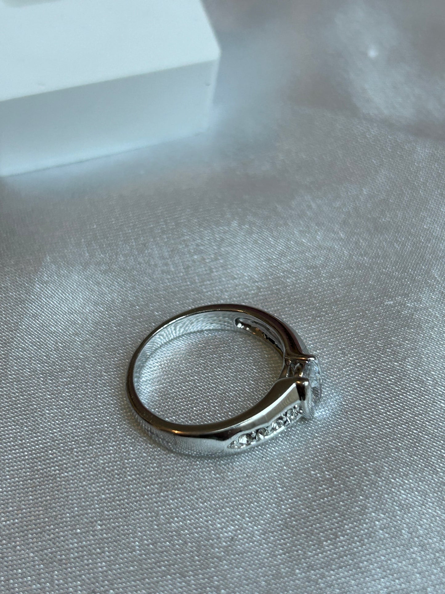 Bague argenté vintage à strass taille 58 poinçon triangle