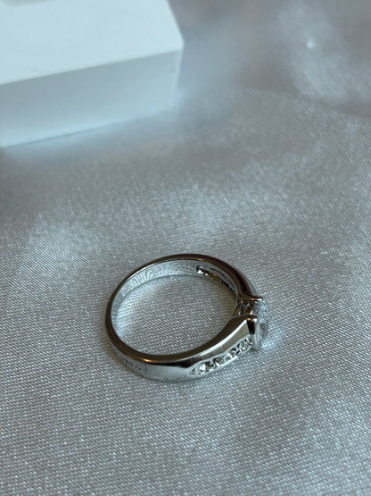 Bague argenté vintage à strass taille 58 poinçon triangle