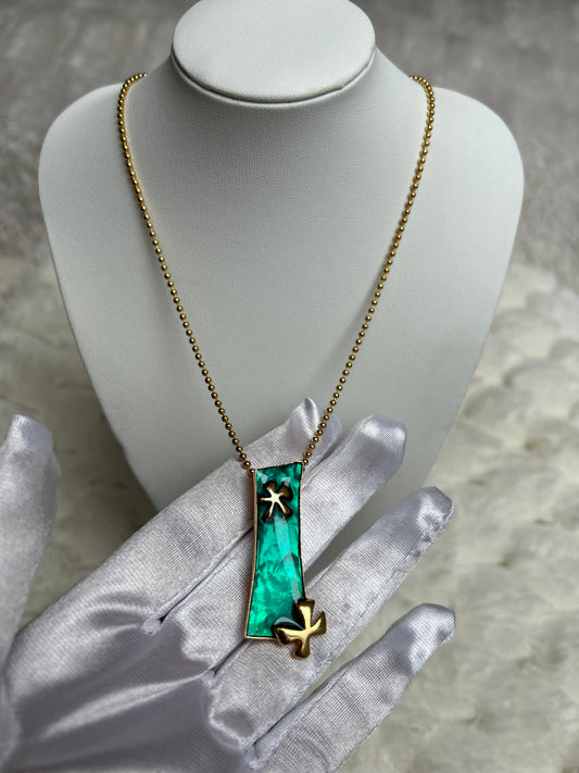 Magnifique collier d’occasion avec pendentif atypique