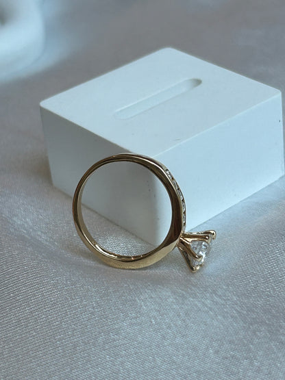 Splendide Bague Solitaire avec Strass en Plaqué Or