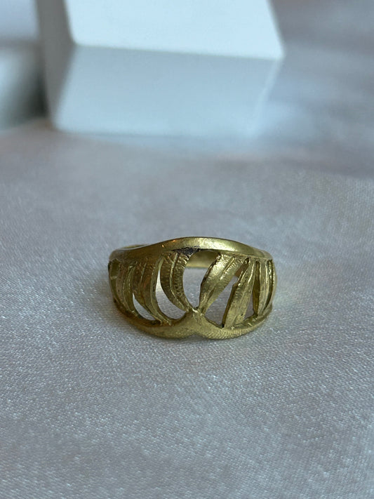 Bague vintage en plaqué or taille 55 détails ciselées