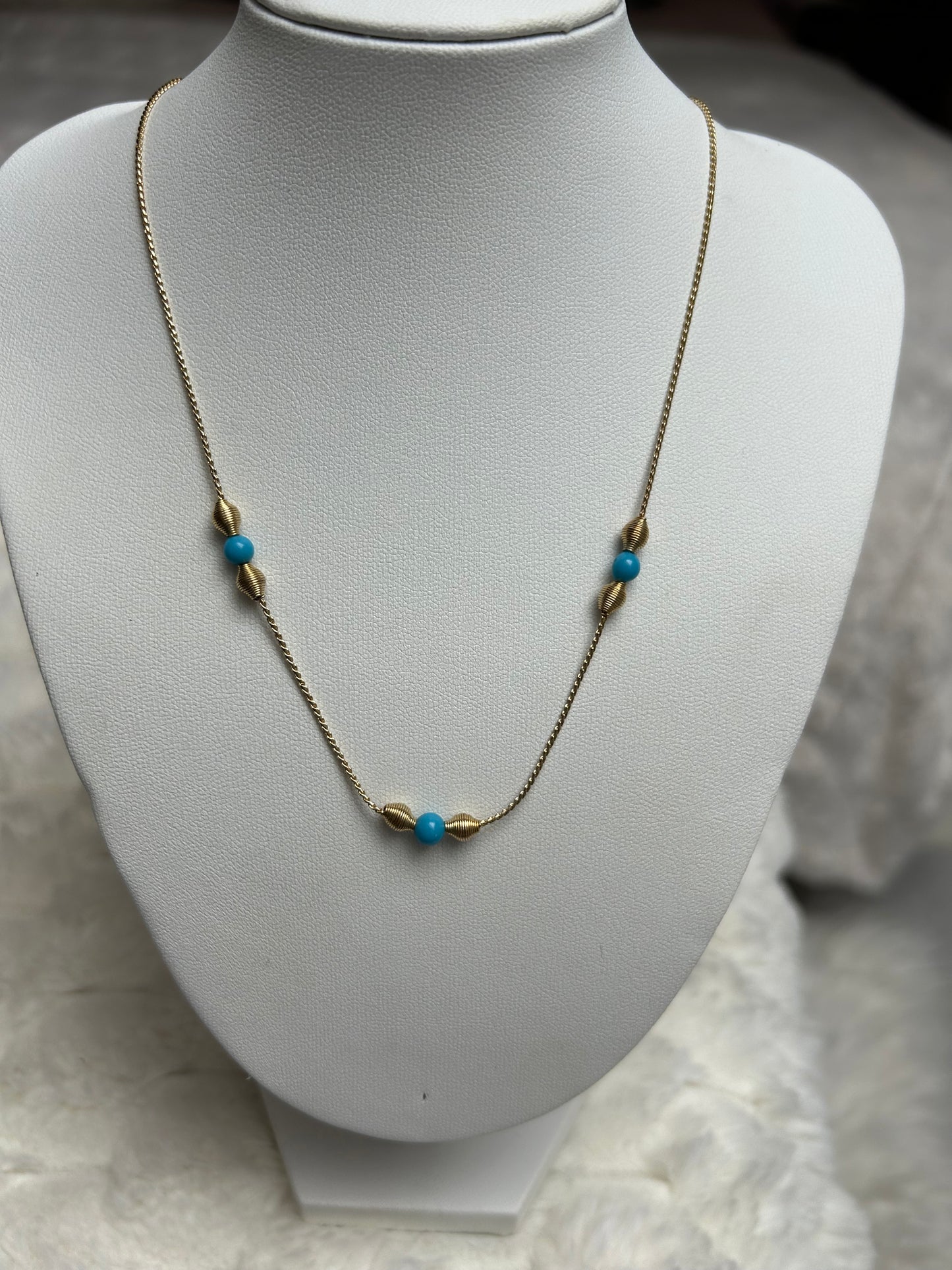 Collier vintage doré et bleu fantaisie