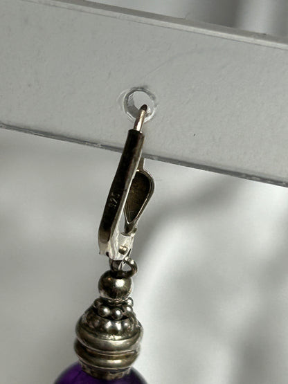 Boucles d’oreilles pendantes style dormeuse en argent et pierre violettes