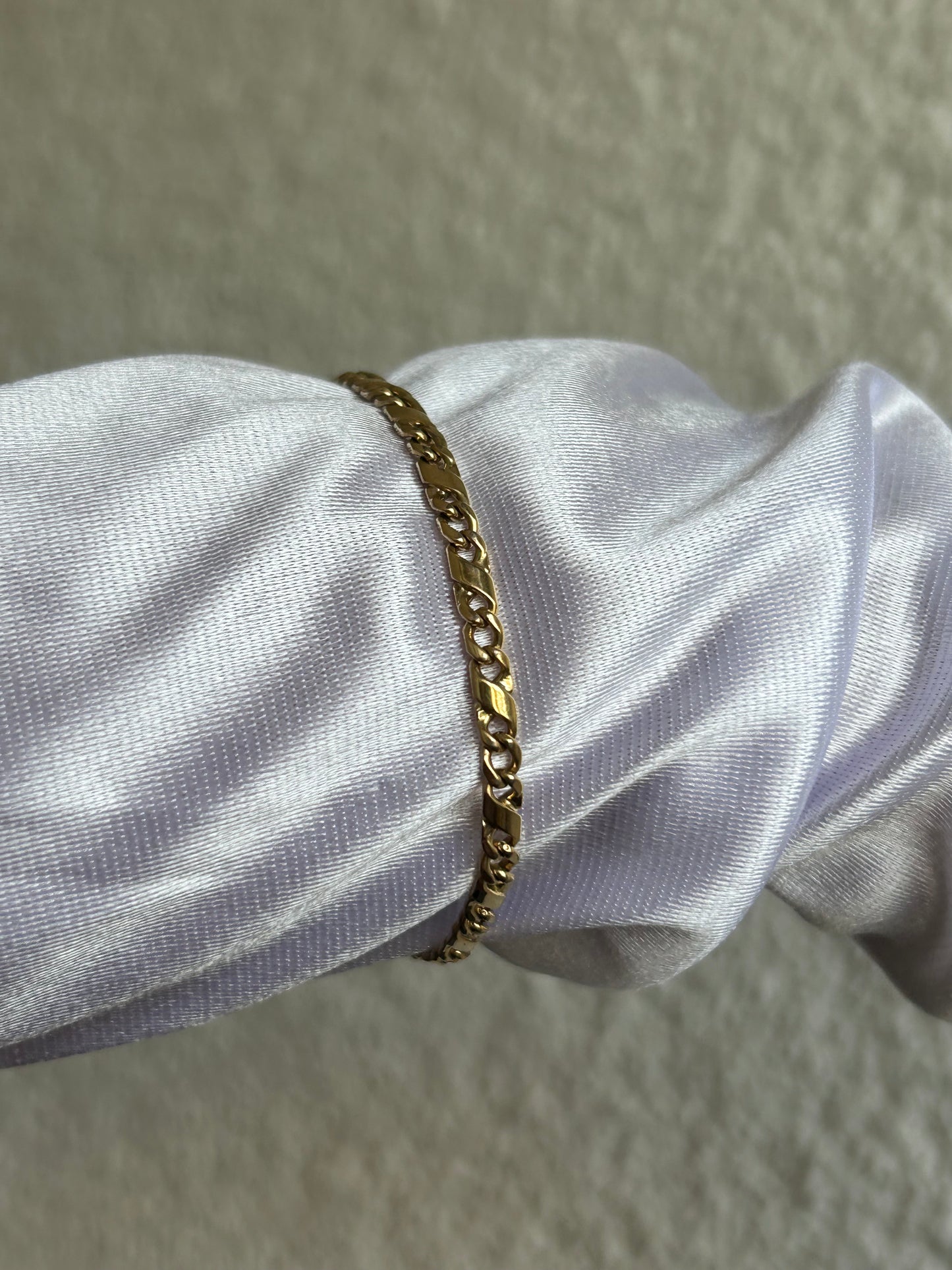 Bracelet en plaqué or maille atypique doré