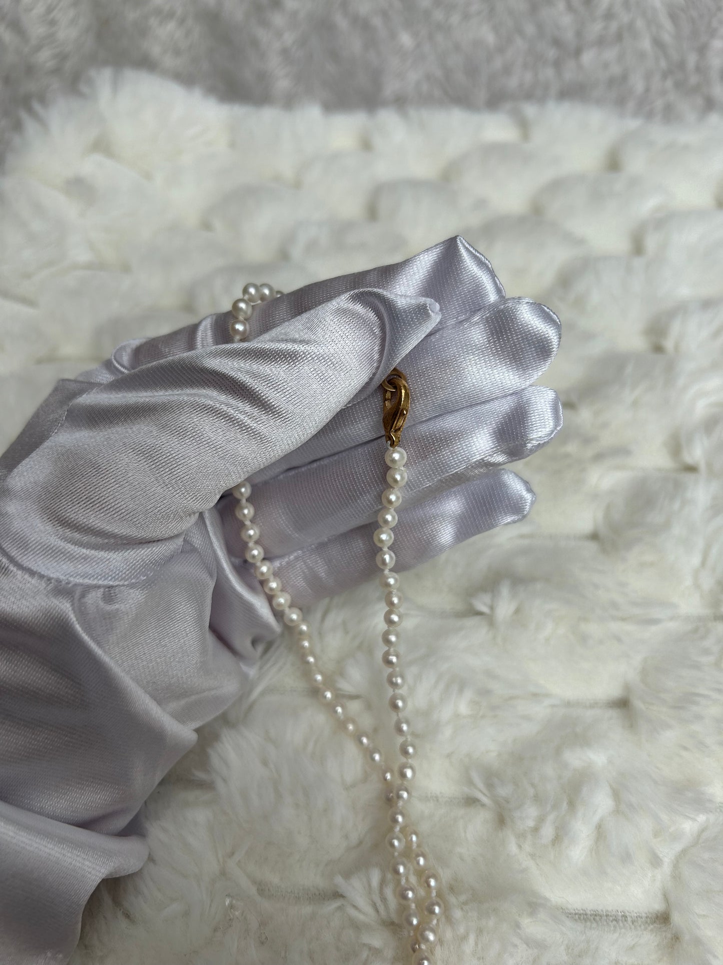 Splendide collier vintage à perle et fermoir doré fantaisie