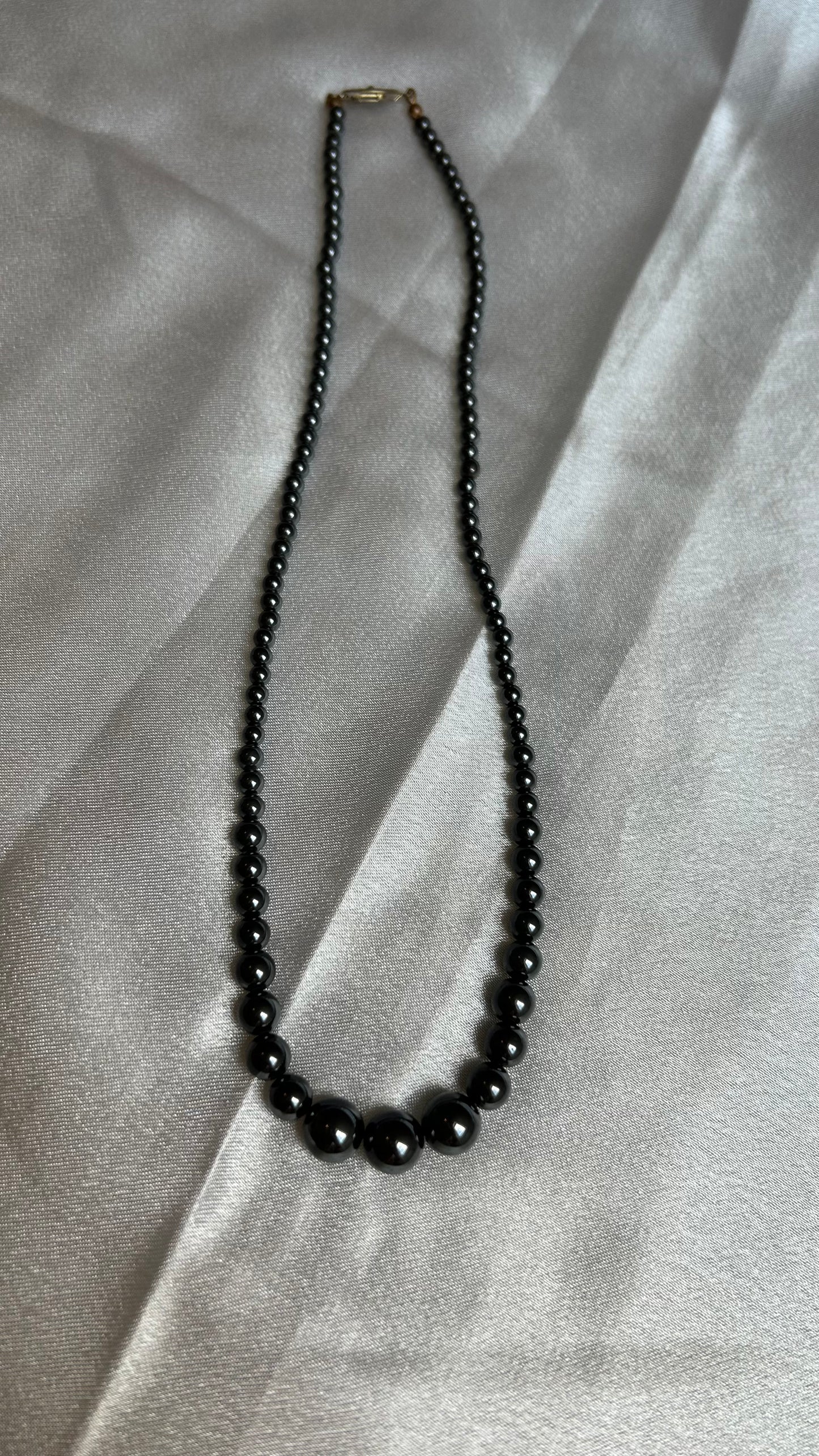 Collier de perles grises vintage