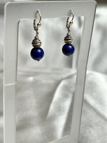 Boucles d’oreilles style dormeuses en argent et pierre bleu