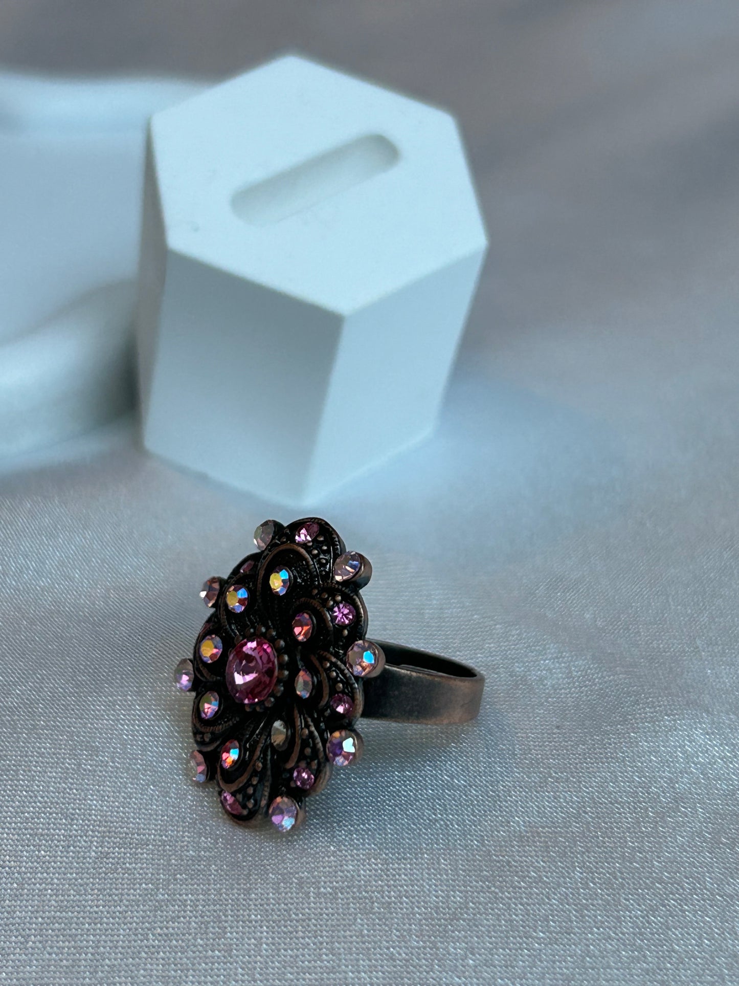 Bague ajustable vintage noir rose et strass
