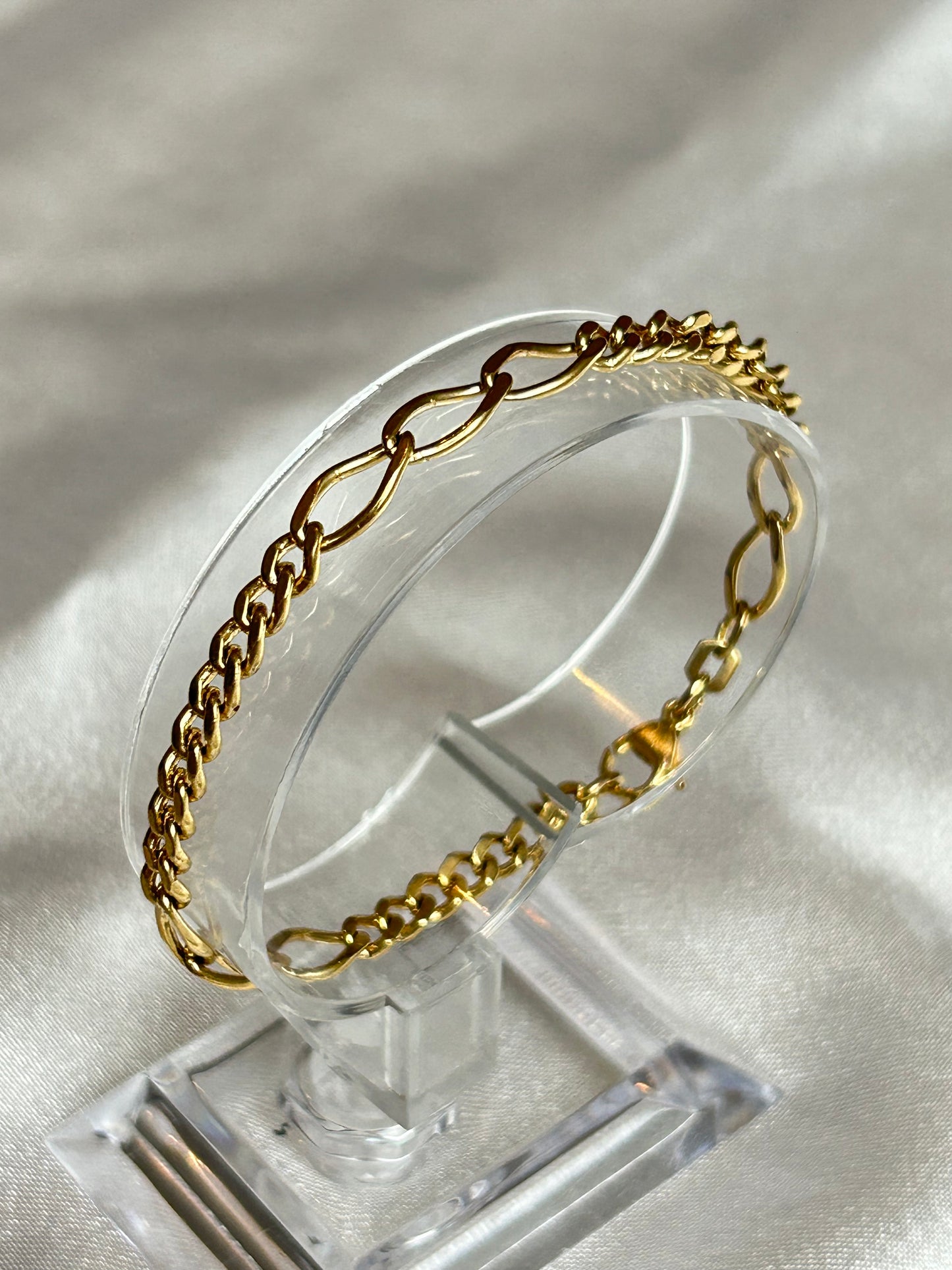 Bracelet en plaqué or avec 3 ovales entrelacés