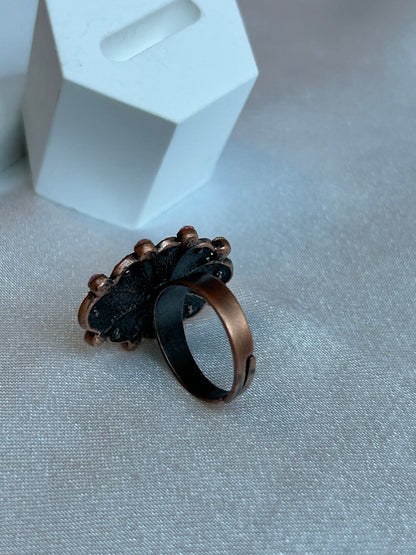 Bague ajustable vintage noir rose et strass