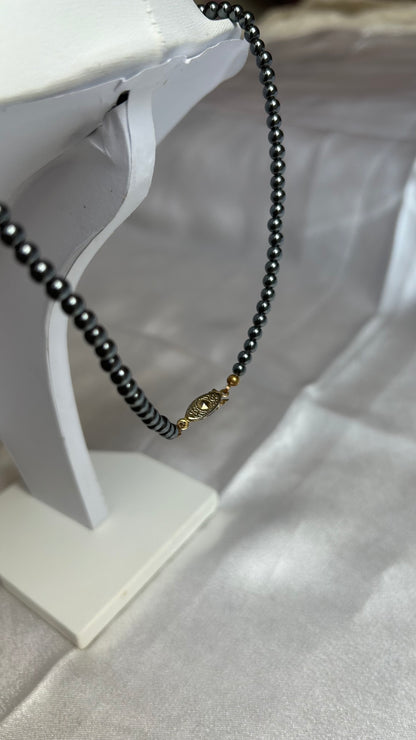 Collier de perles grises vintage