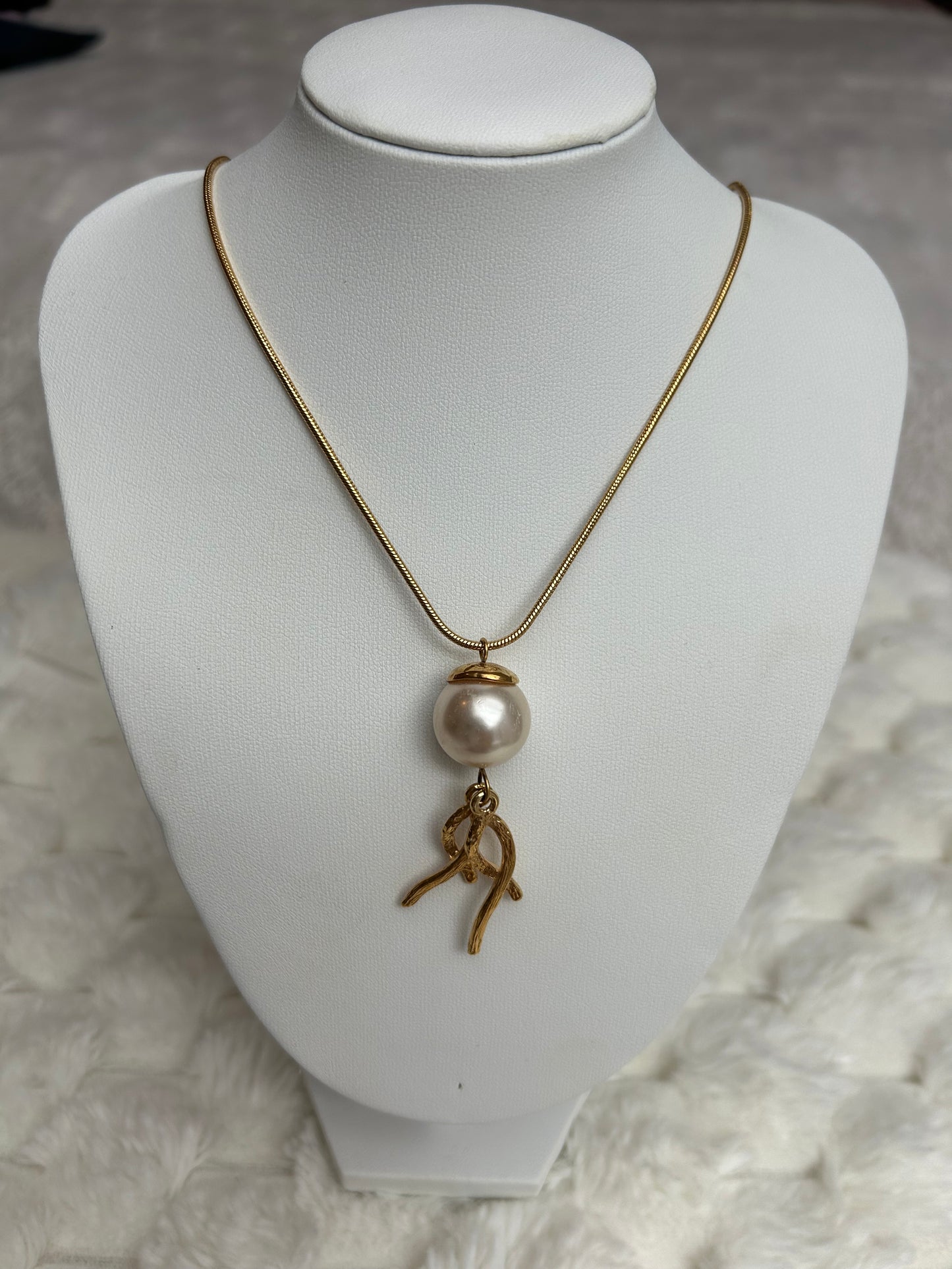 Jolie collier vintage doré et perle fantaisie