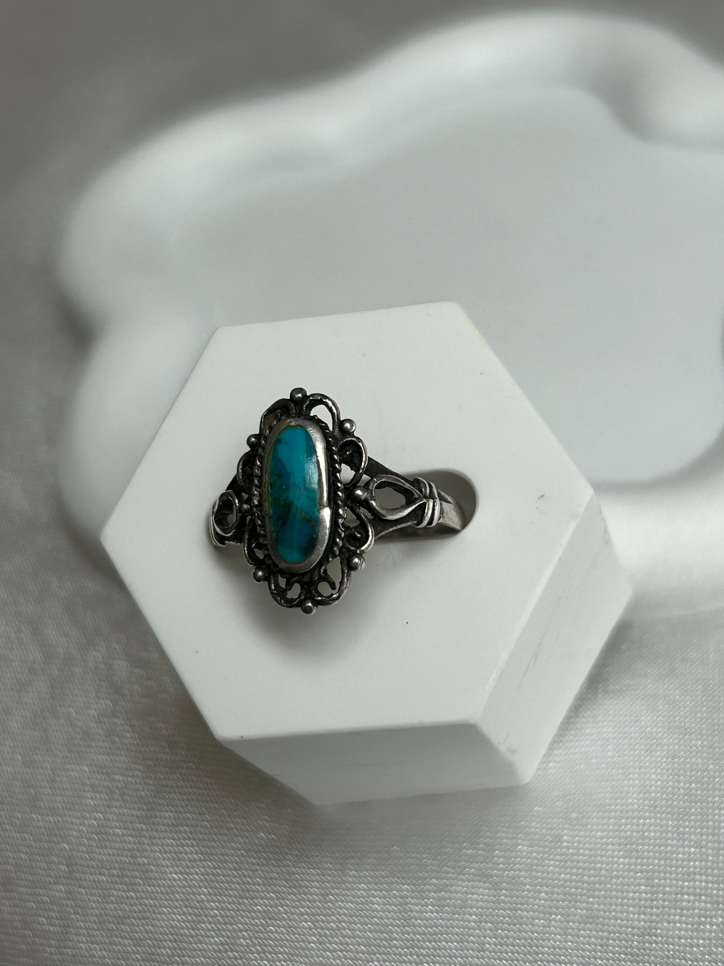 Bague vintage en argent et motifs avec pierre couleur turquoise taille 57