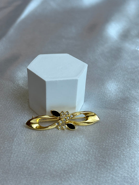 Broche vintage doré à strass et pierre noir signé D