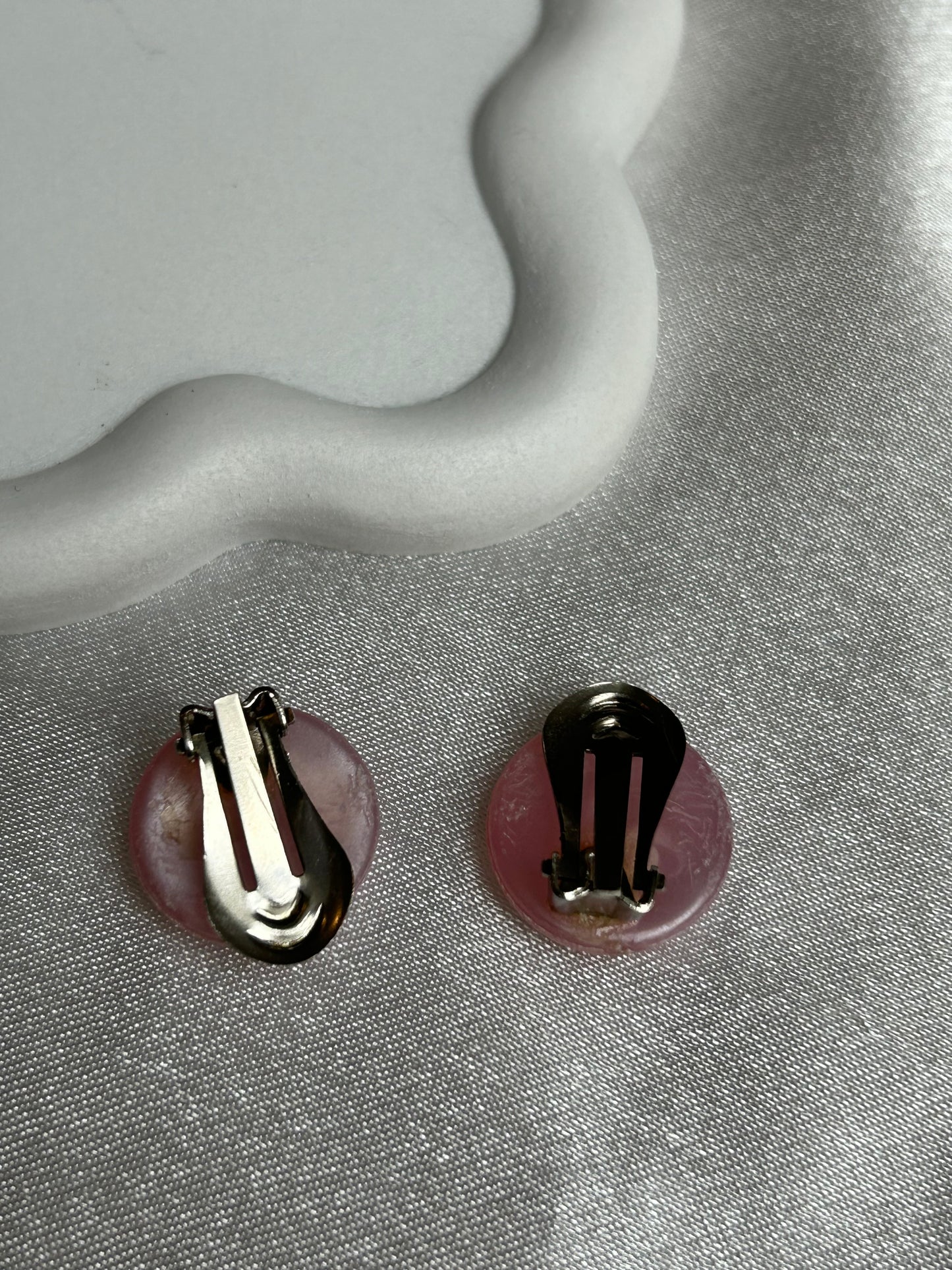 Boucles d’oreilles vintage pins rose nacré