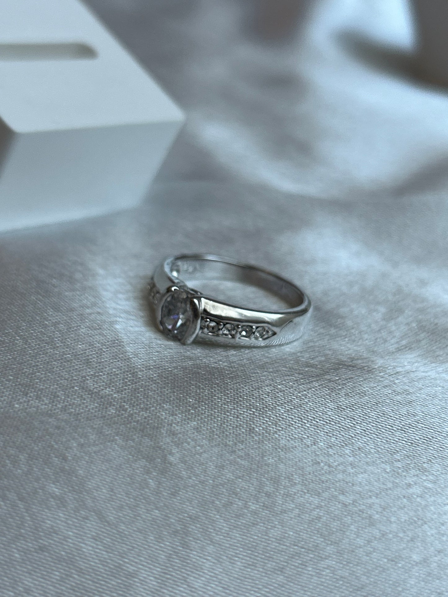 Bague argenté vintage à strass taille 58 poinçon triangle