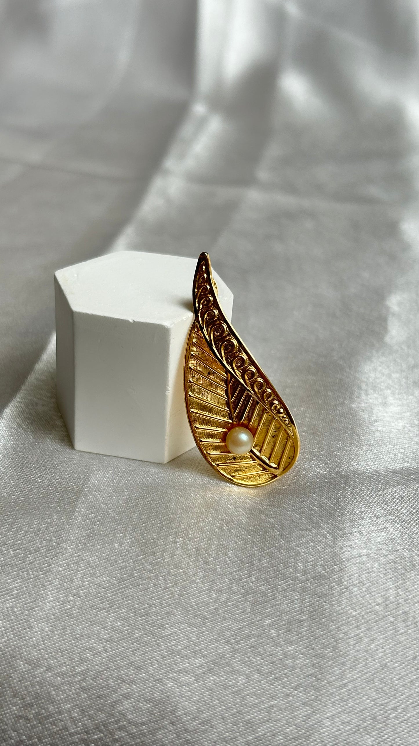 Broche vintage feuille et perle