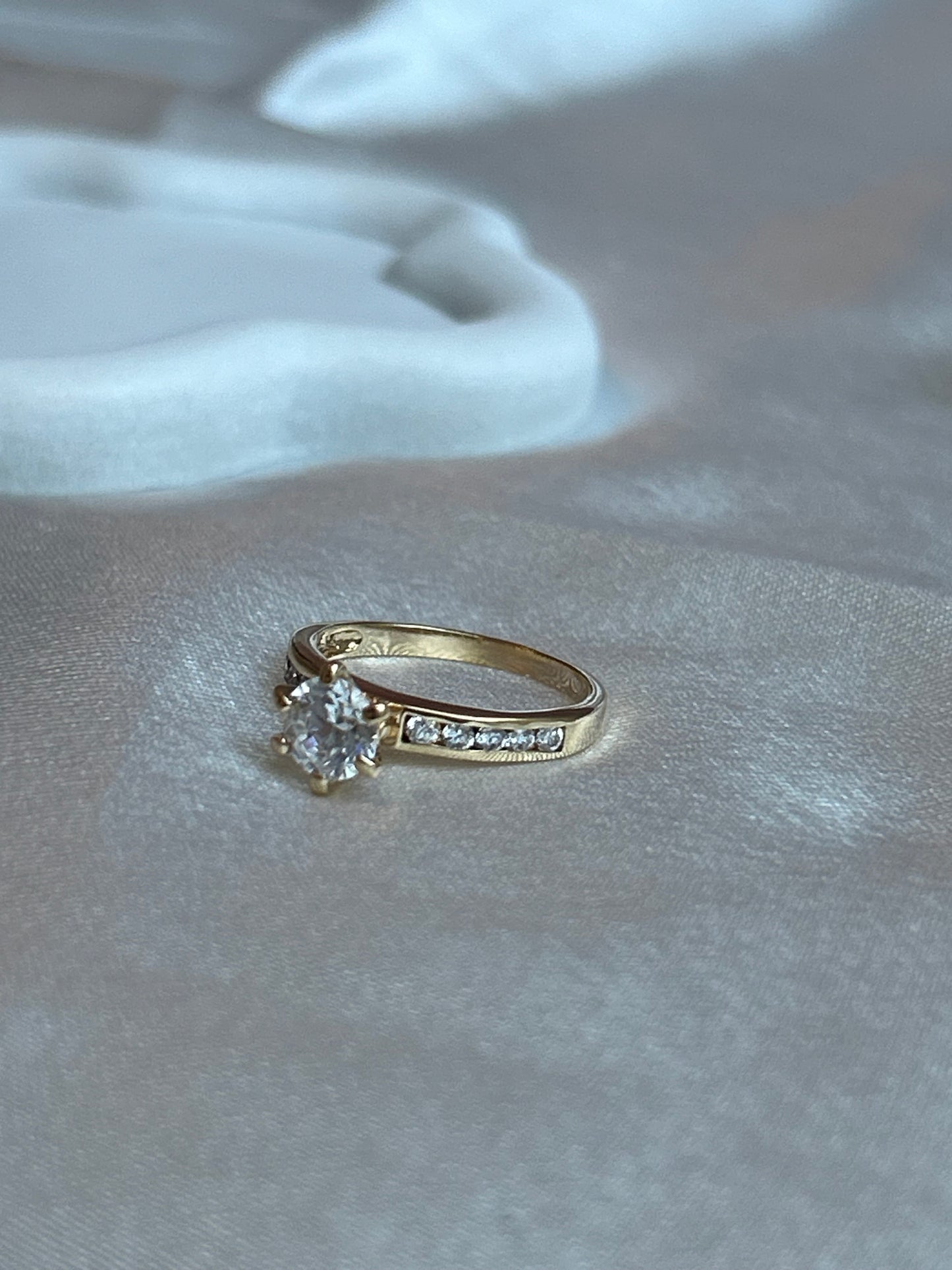 Splendide Bague Solitaire avec Strass en Plaqué Or