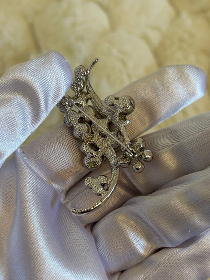 Splendide broche en fantaisie argenté et rose scintillantes