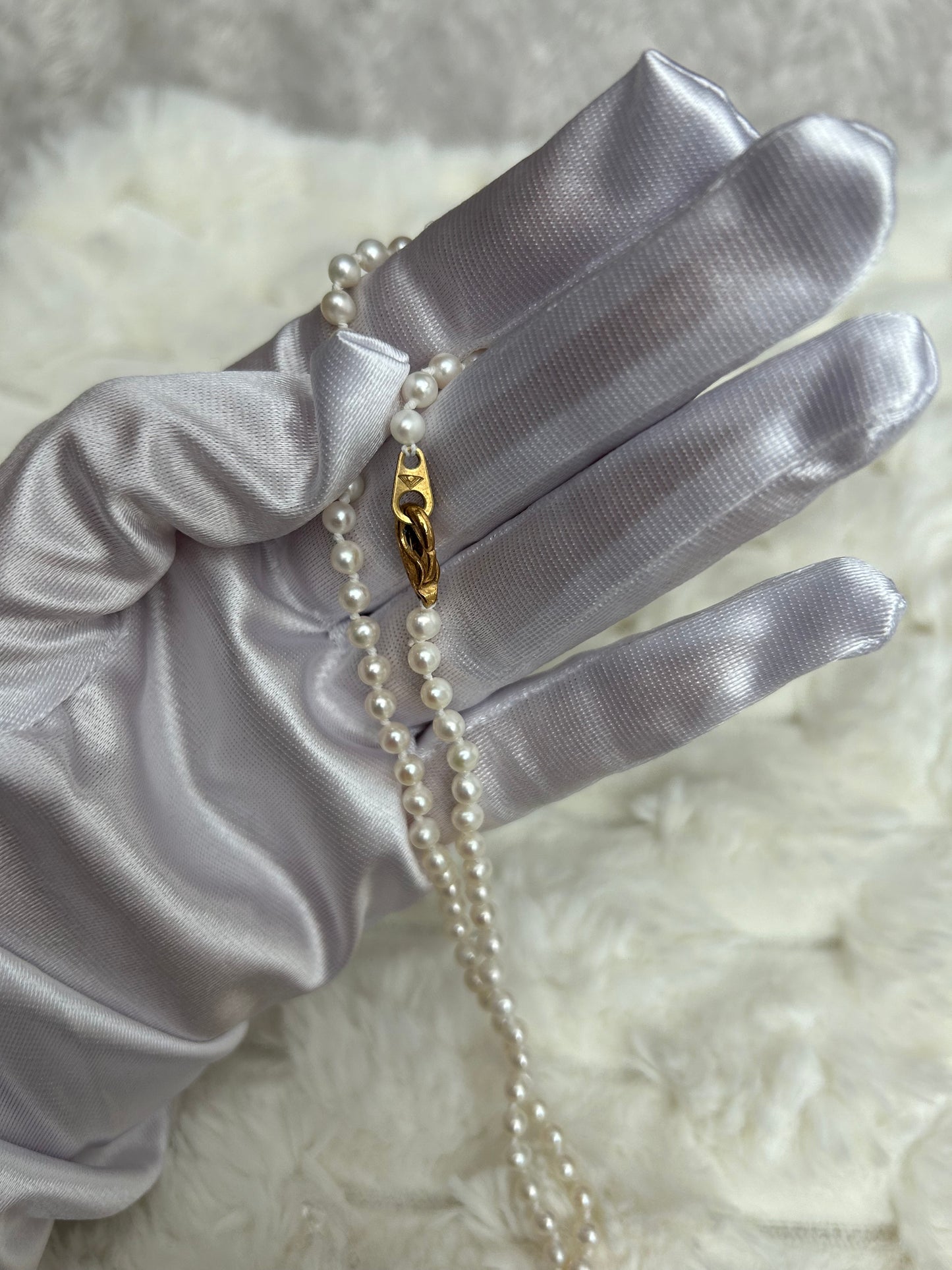 Splendide collier vintage à perle et fermoir doré fantaisie