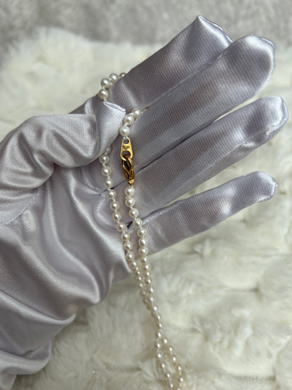 Splendide collier vintage à perle et fermoir doré fantaisie