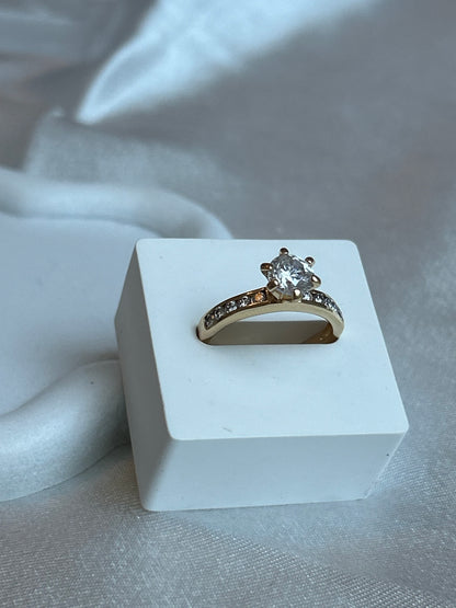 Splendide Bague Solitaire avec Strass en Plaqué Or