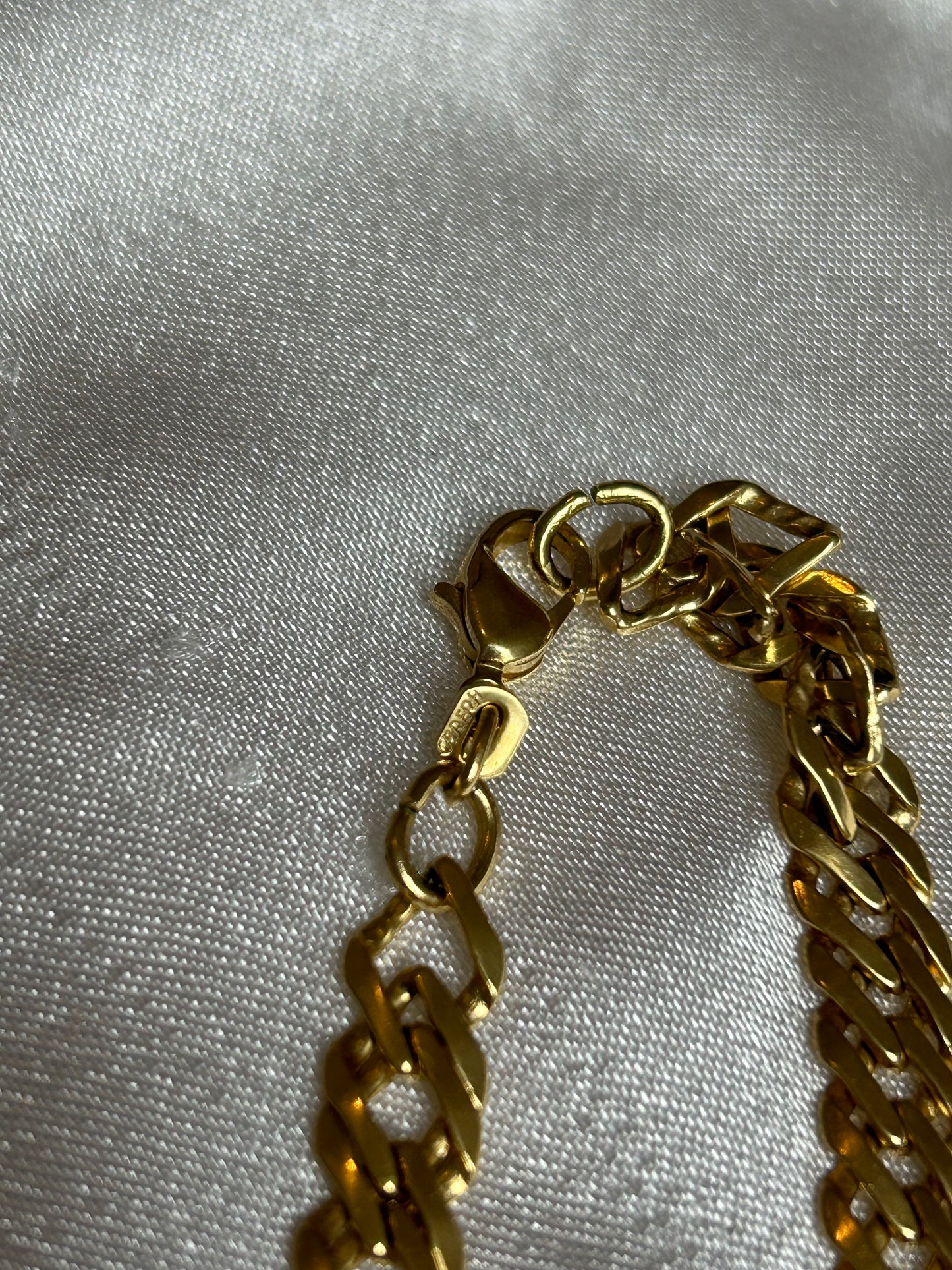 Collier en plaqué or grosses mailles anglaises plates