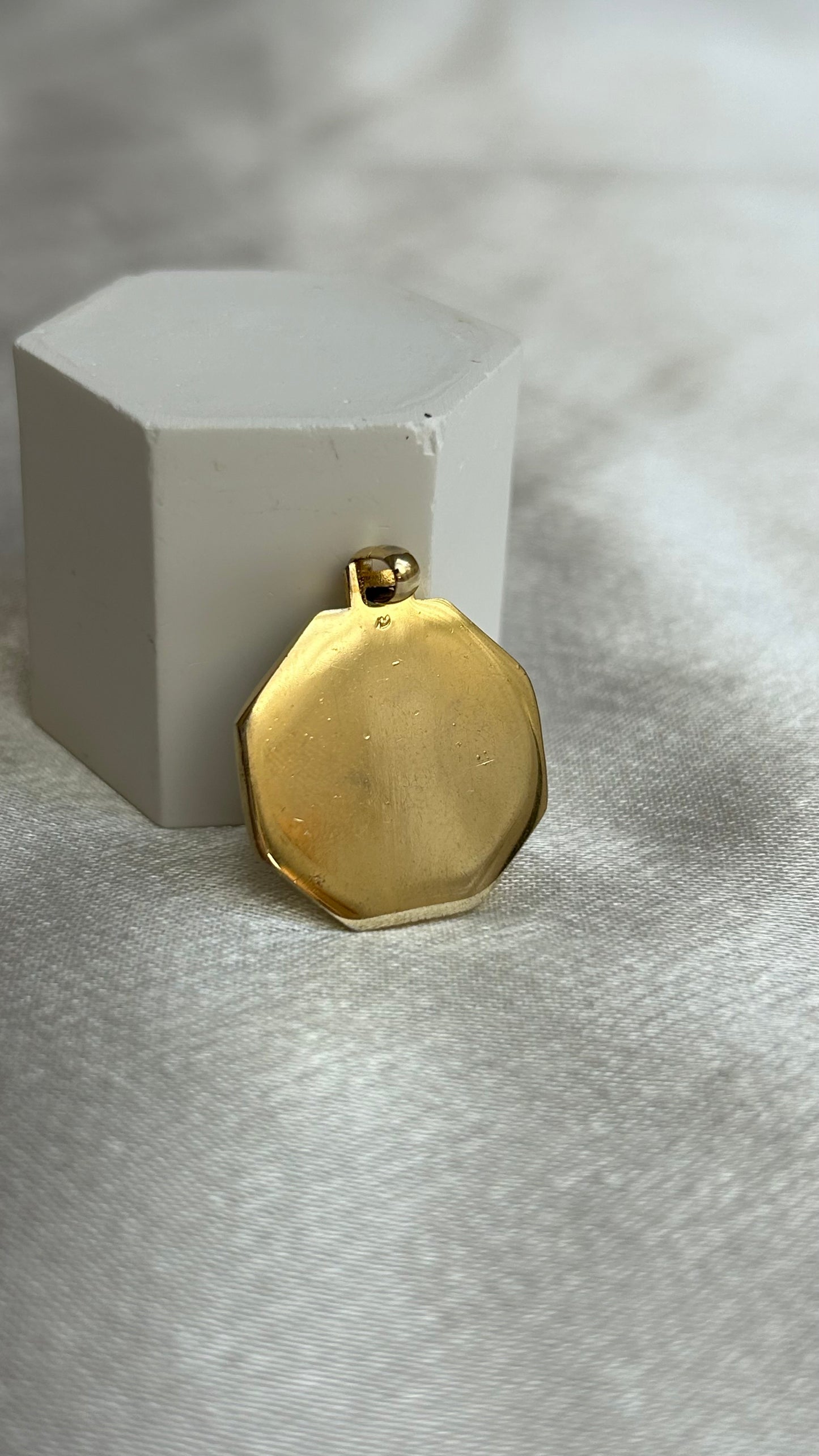 Pendentif vintage feuille d’or plaqué or