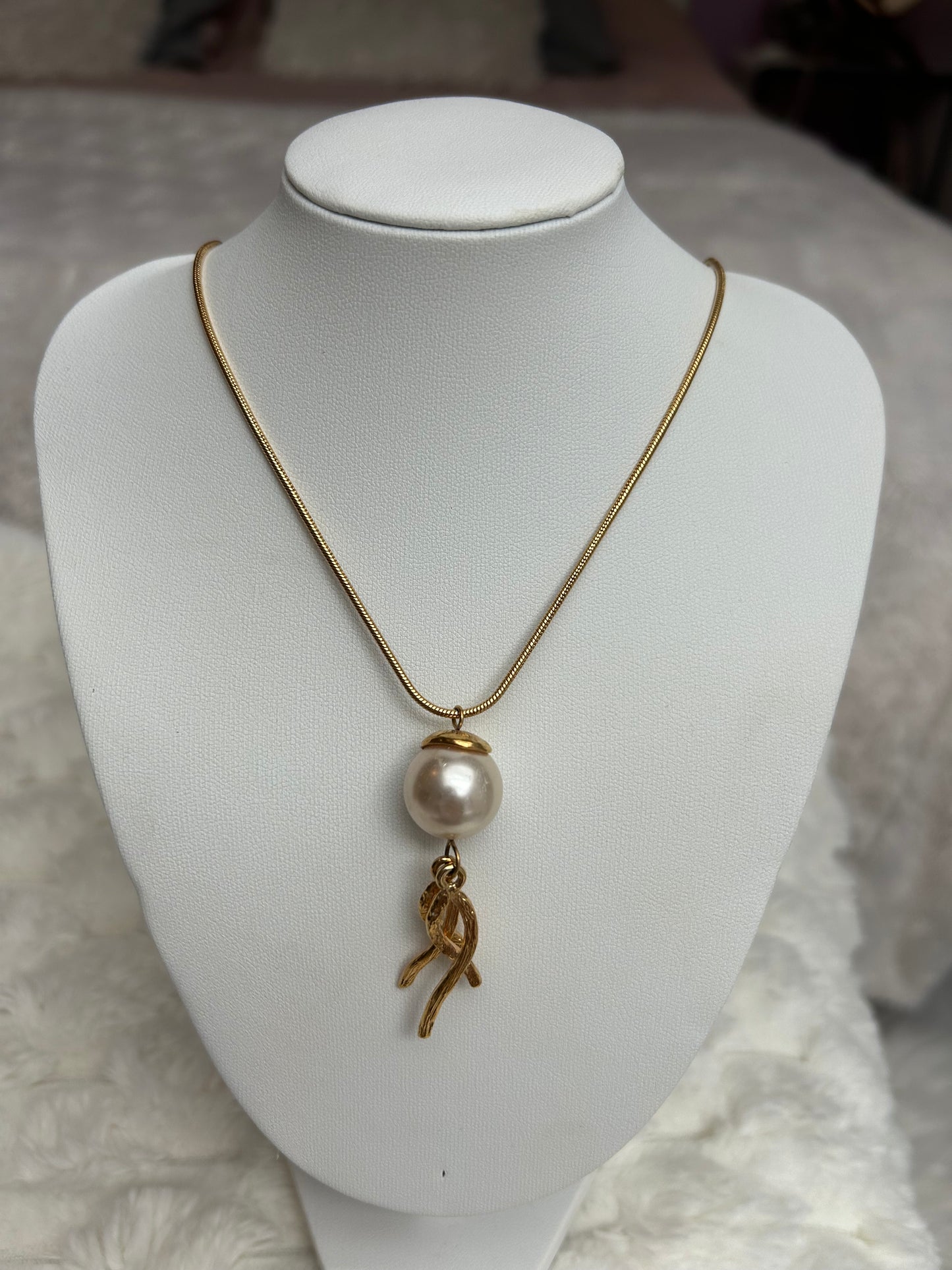 Jolie collier vintage doré et perle fantaisie