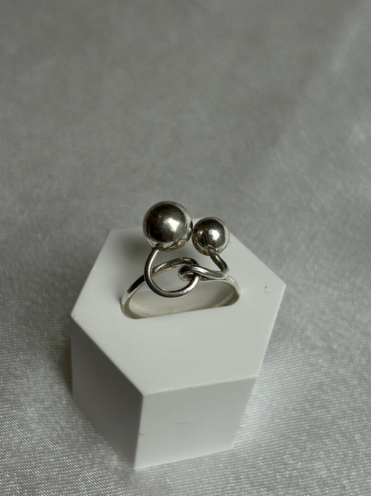 Jolie bague vintage en argent taille 55 avec boules d’argent