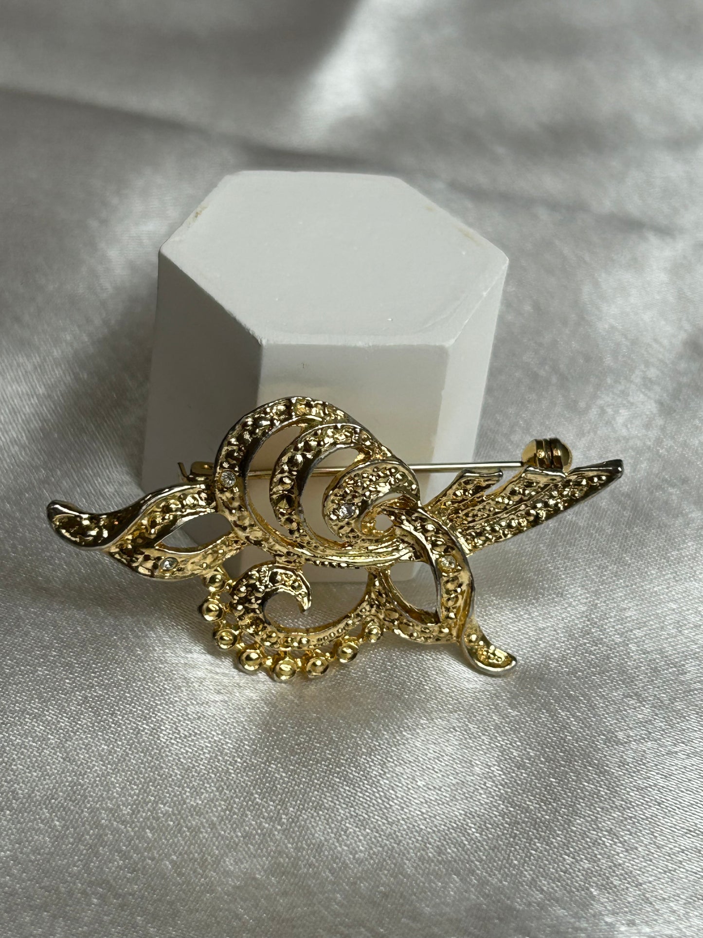 Broche vintage doré et strass
