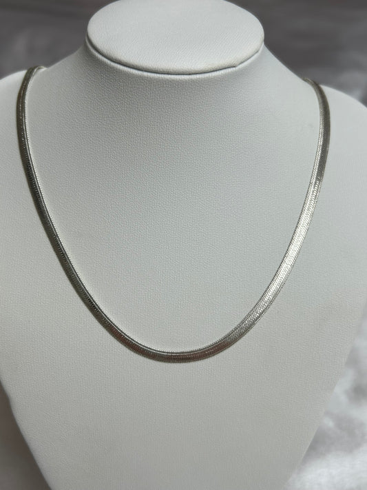 Collier vintage maille plate argenté scintillant