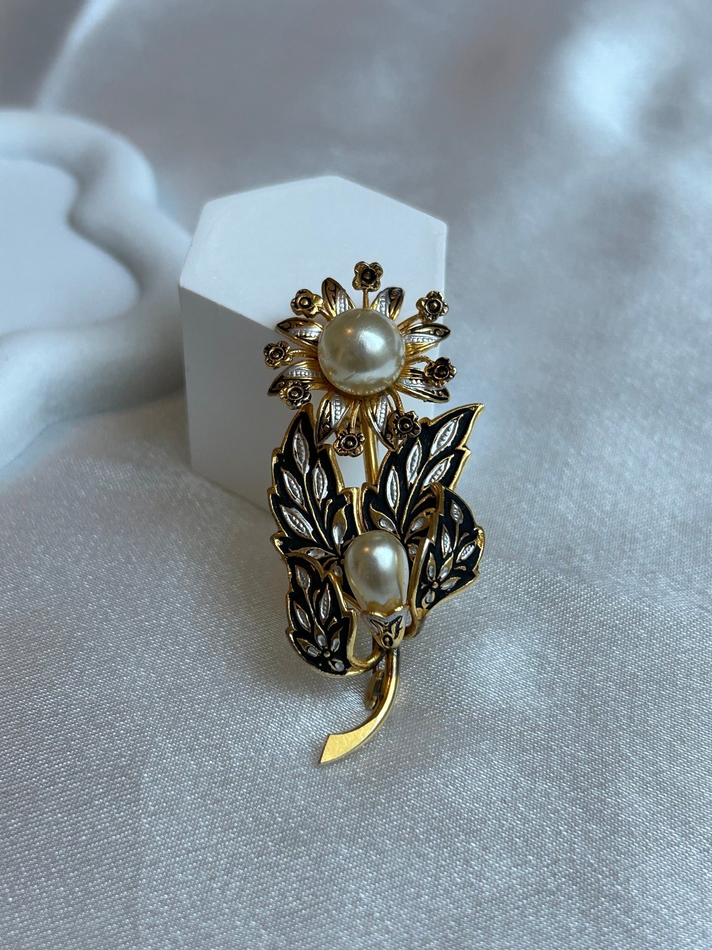 Broche en or de Tolède vintage fleur et perle style culture