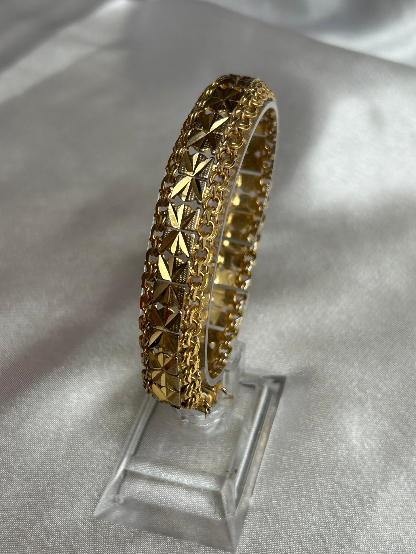Bracelet vintage plaqué or femme ciselé