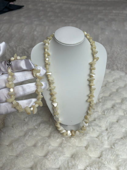 Jolie parure vintage perle nacré et fermoirs argenté