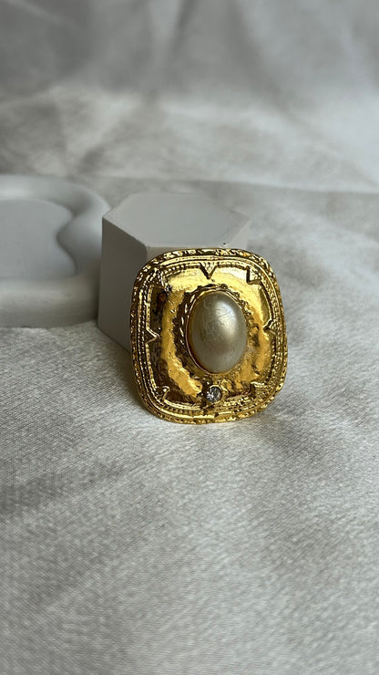 Broche vintage rectangulaire doré et perle