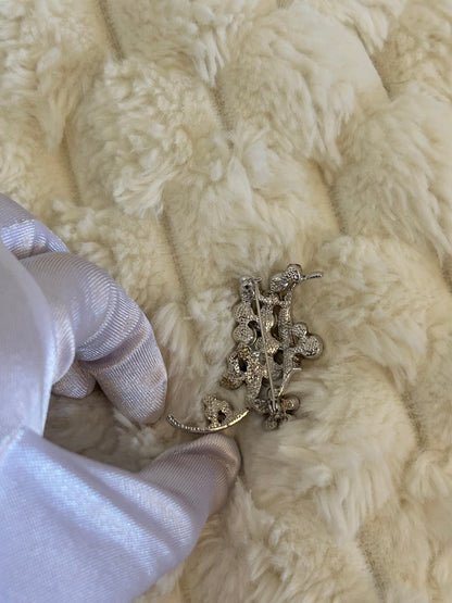 Splendide broche en fantaisie argenté et rose scintillantes