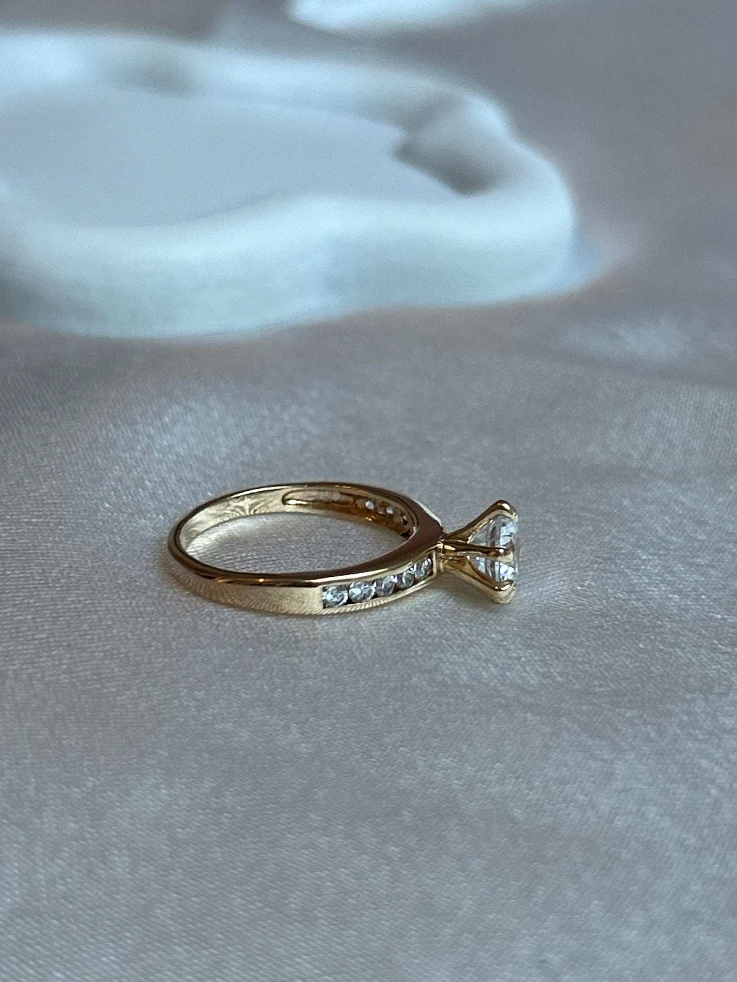 Splendide Bague Solitaire avec Strass en Plaqué Or