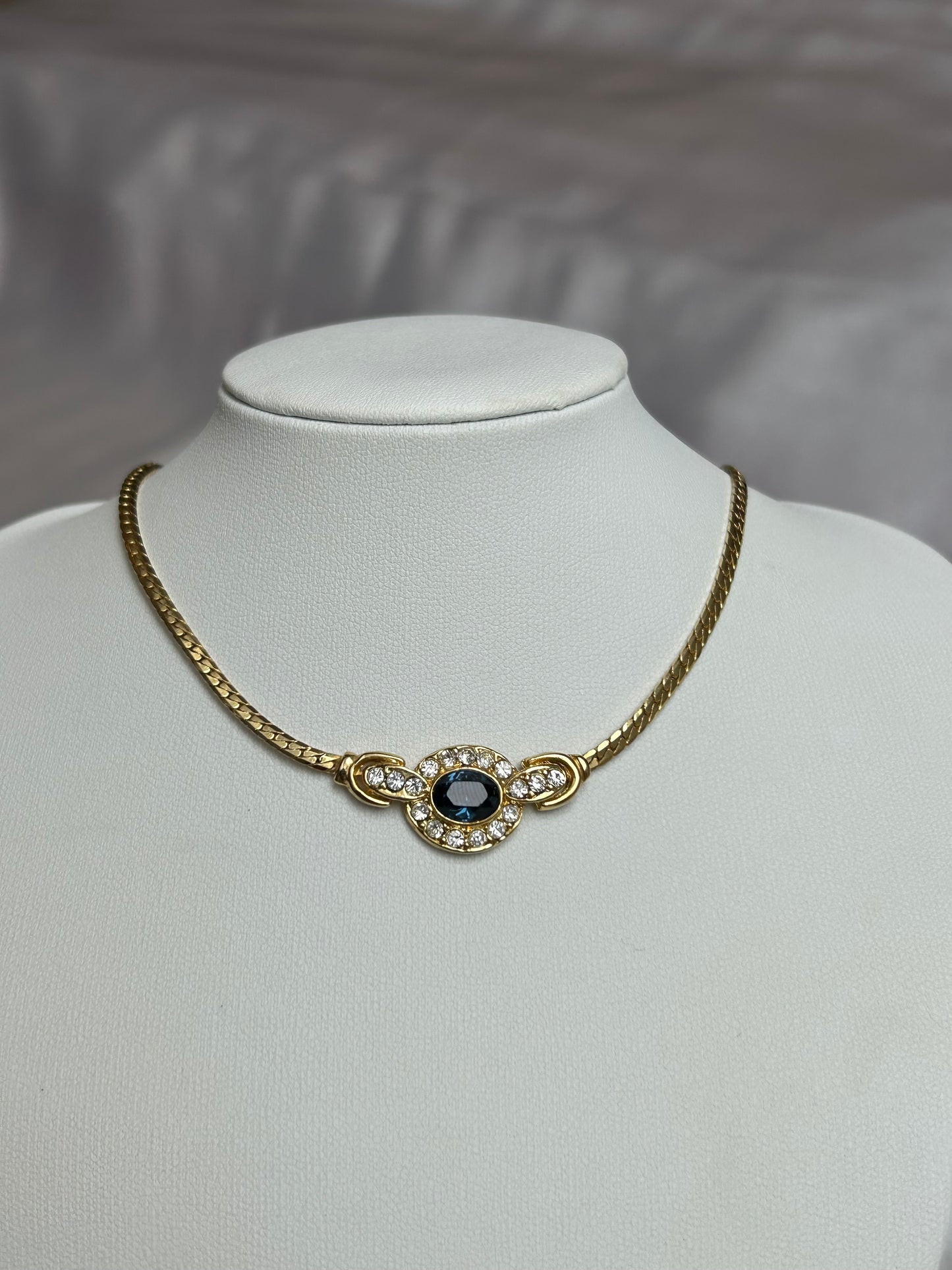 Collier vintage doré et pierre bleu avec strass