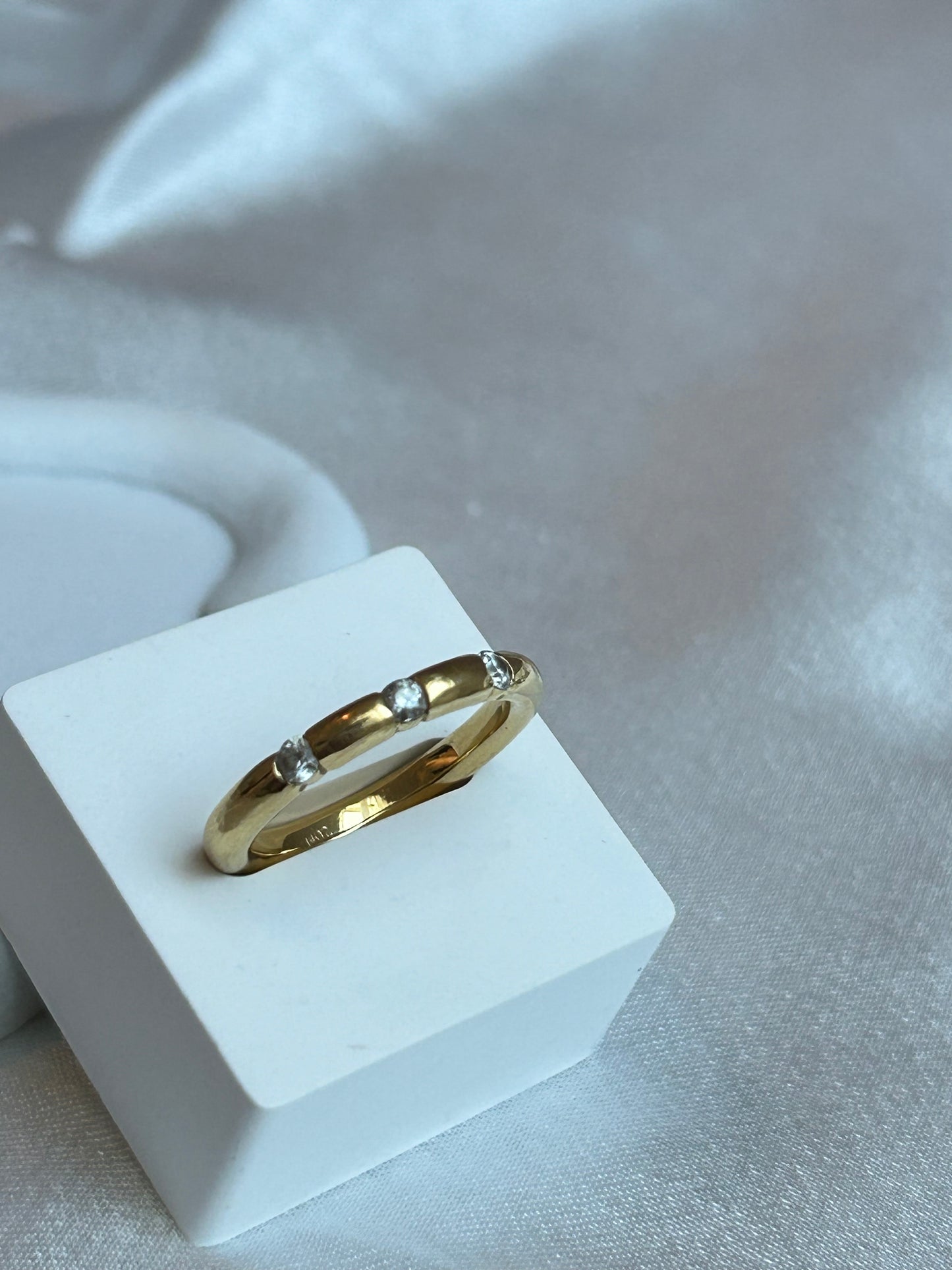 Bague en plaqué or et strass taille 60